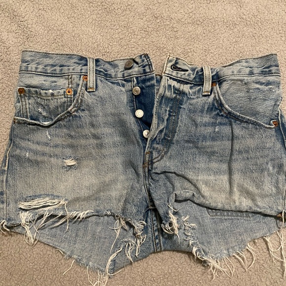 women’s LEVI shorts - Picture 4 of 5